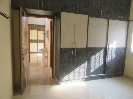 4) Li id 292 - Guest Bedroom.JPG